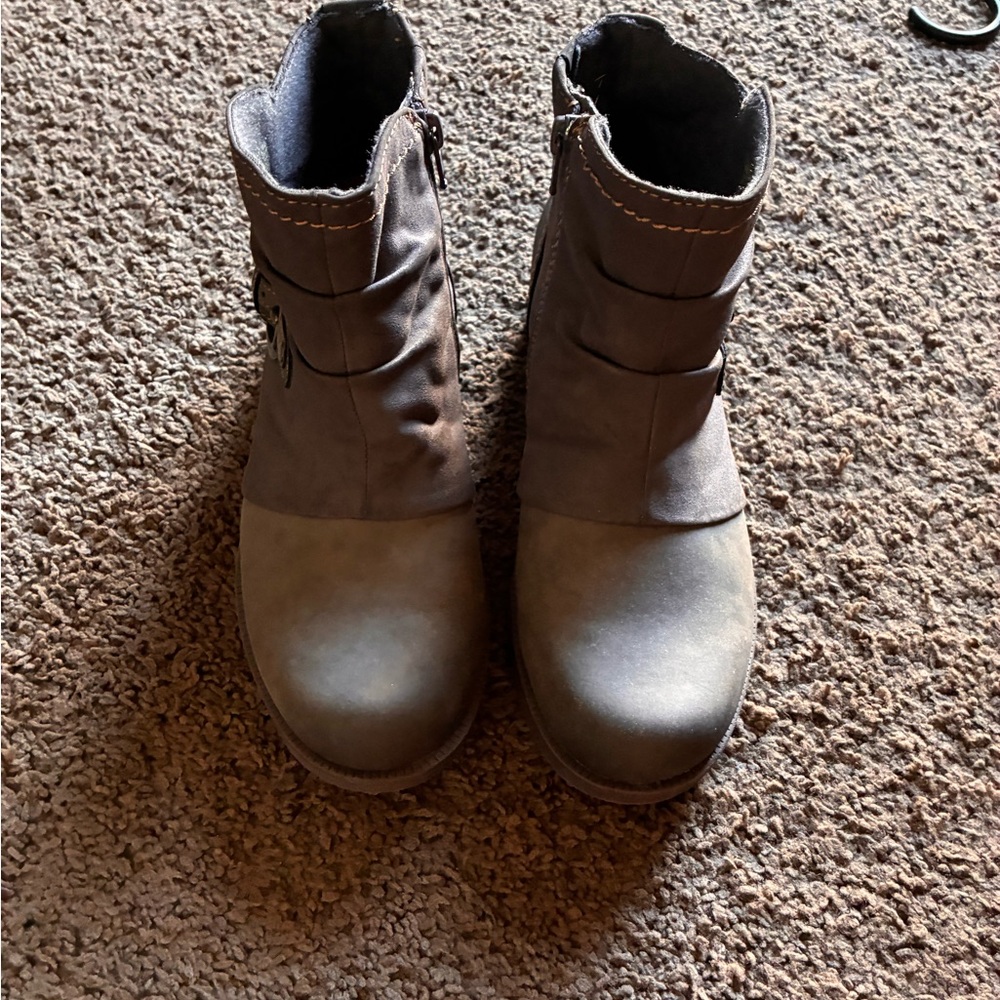 Earth Origins Gray Ankle Boots